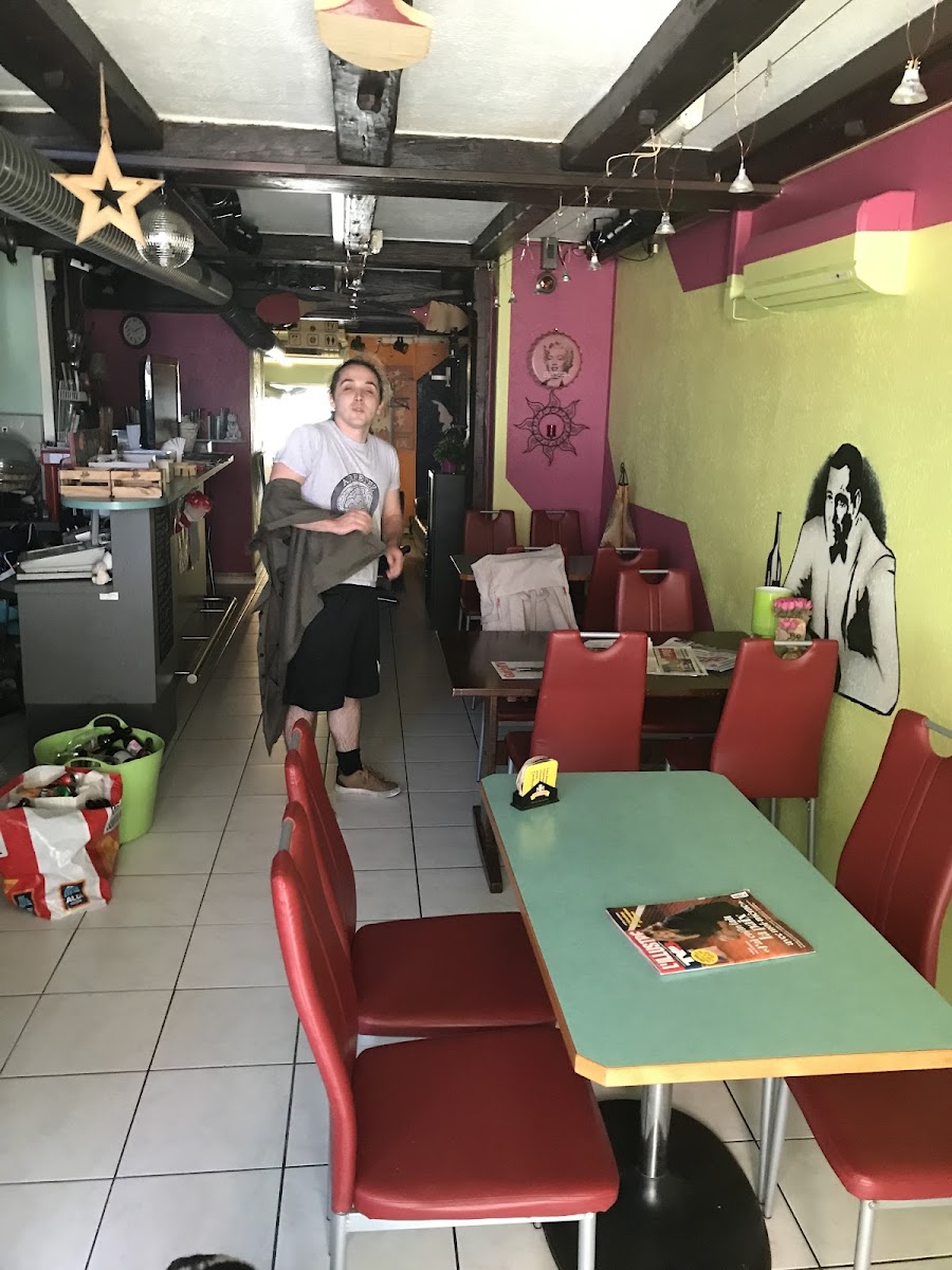 Les Falaises Cafe-Restaurant Fribourg